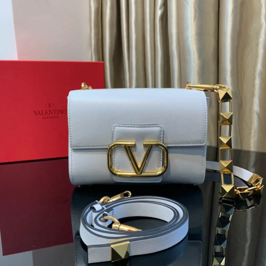 Valentino Size: 20 x 15 x 7 cm
