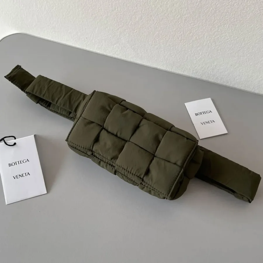 BV nylon fanny pack Size: 19x10cm 679763