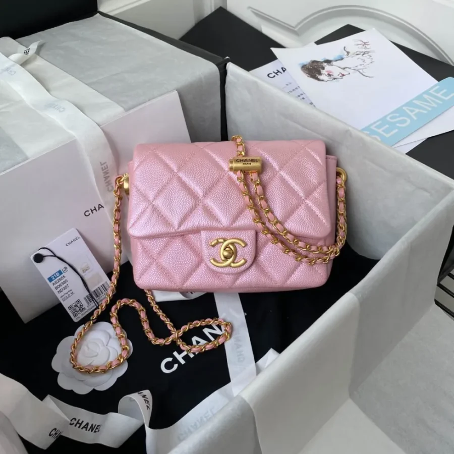 Chanel Model: AS2855 Size: 19x13x6cm