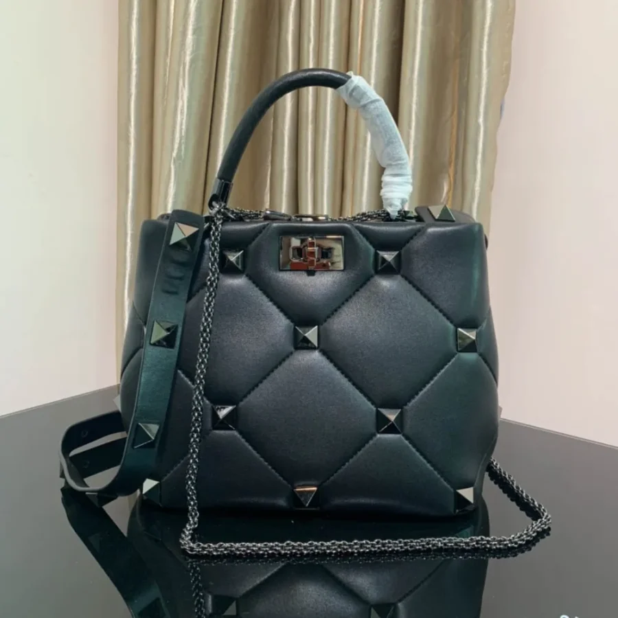 Valentino Model:0097L Size:25x 23x 16cm