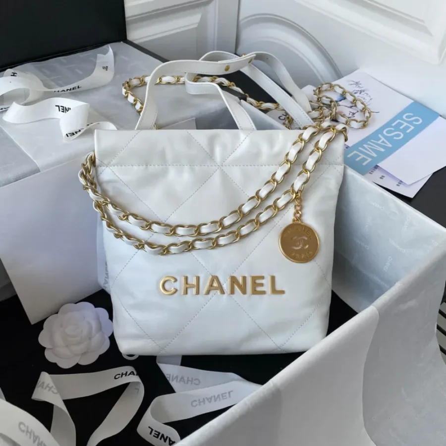 Chanel antique silver model AS3263 size: 18X20X6.5cm