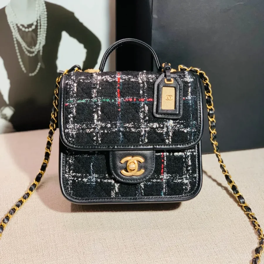 Chanel antique silver model AS3263 size: 18X20X6.5cm