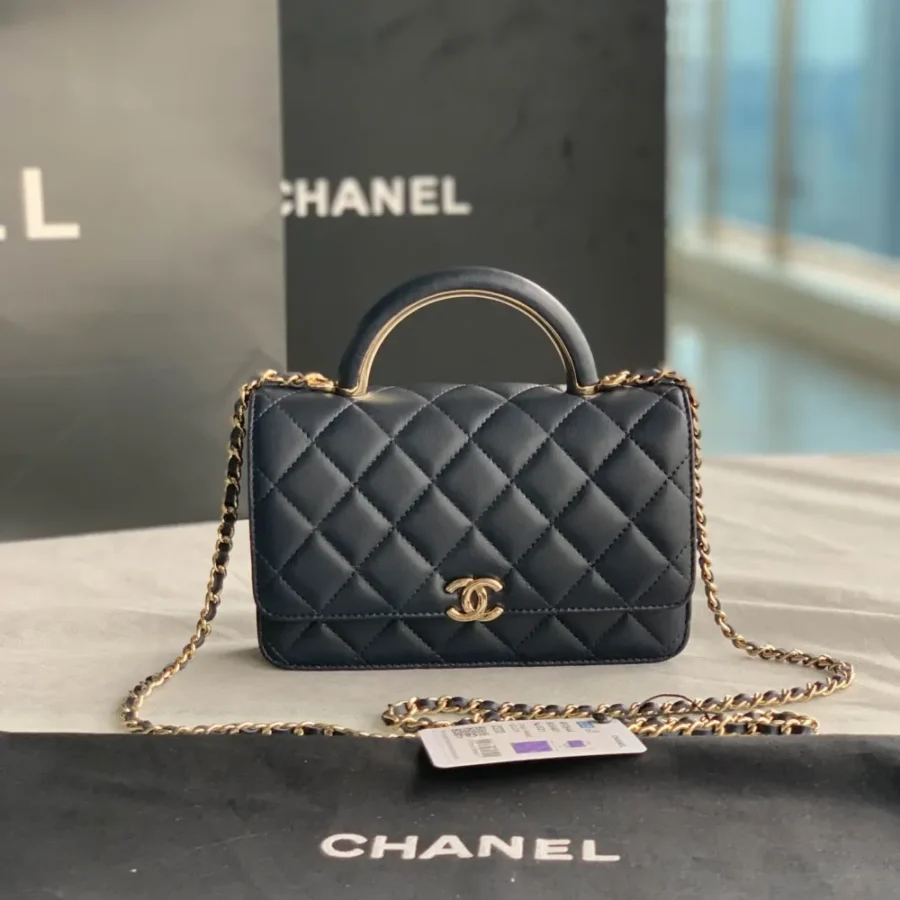 CHANEL Handy Diagonal Bag Model: AP2844# Size: 12.3x19.2X3.5CM