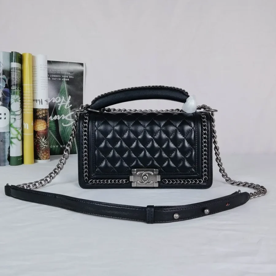 Lambskin Size: 25*16*9cm Style: 67086-1