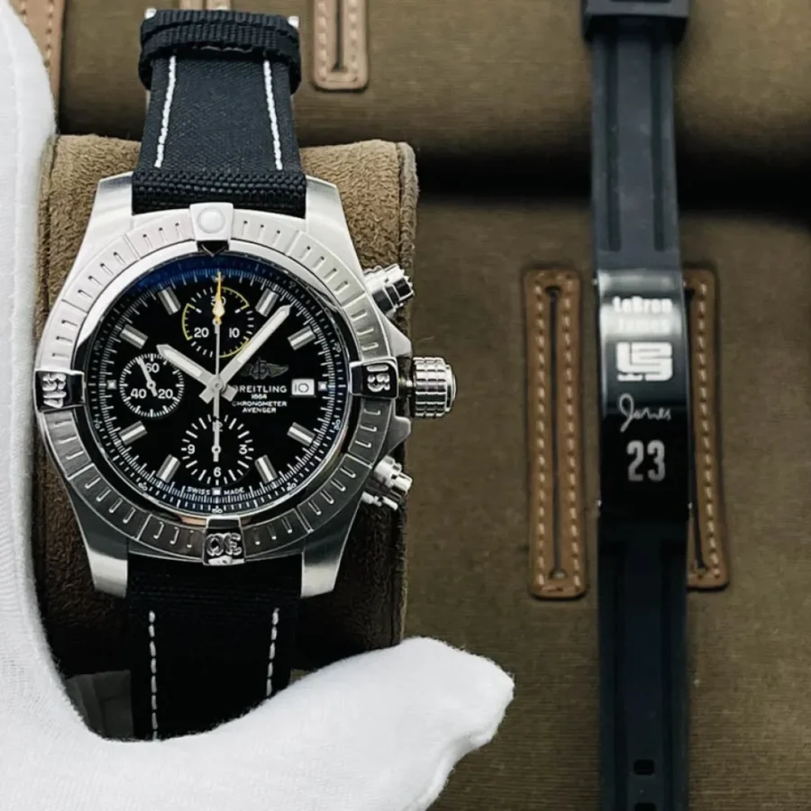 Breitling Chronograph Diameter: 45 mm