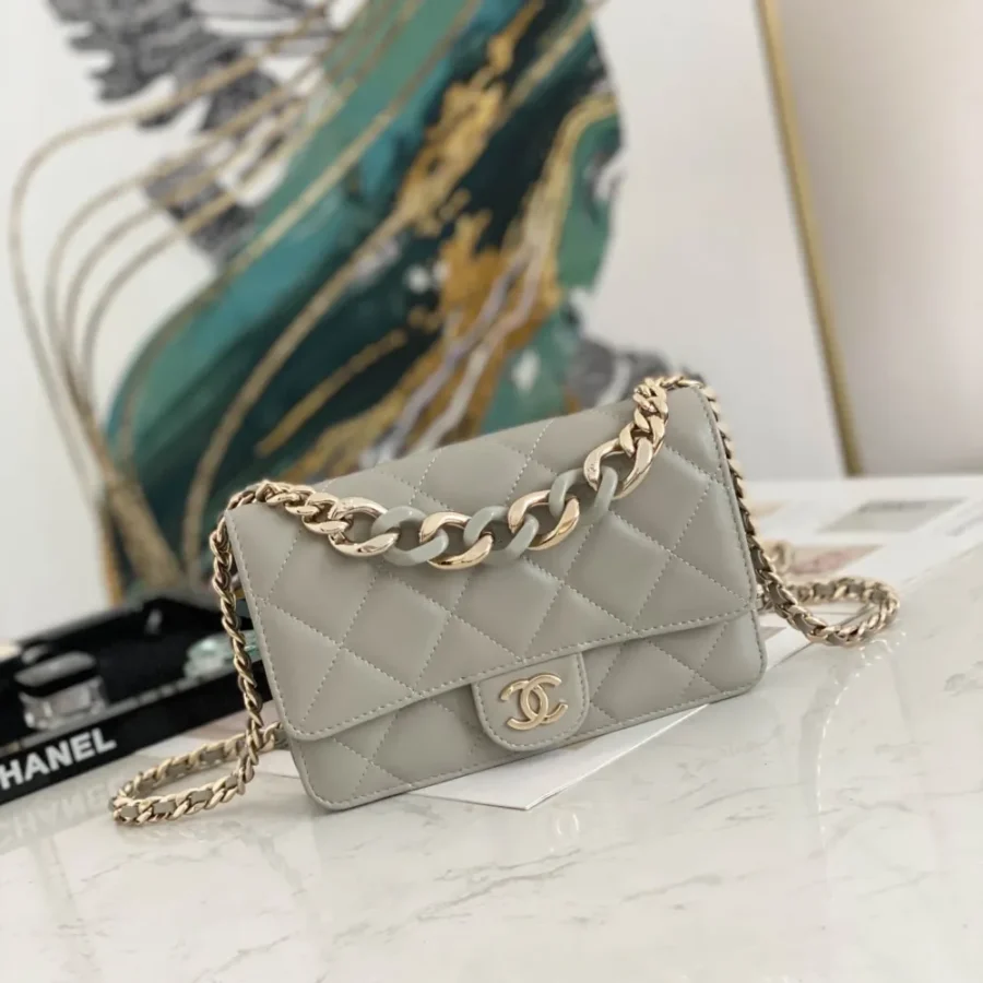 Resin Buckle with Light Gold Buckle Chain Size: 19cm Style Number: 81171