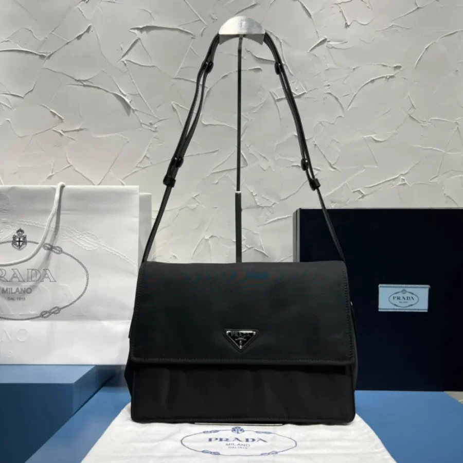 Prada Messenger Bag Size: 30x21.5cm 1BD255