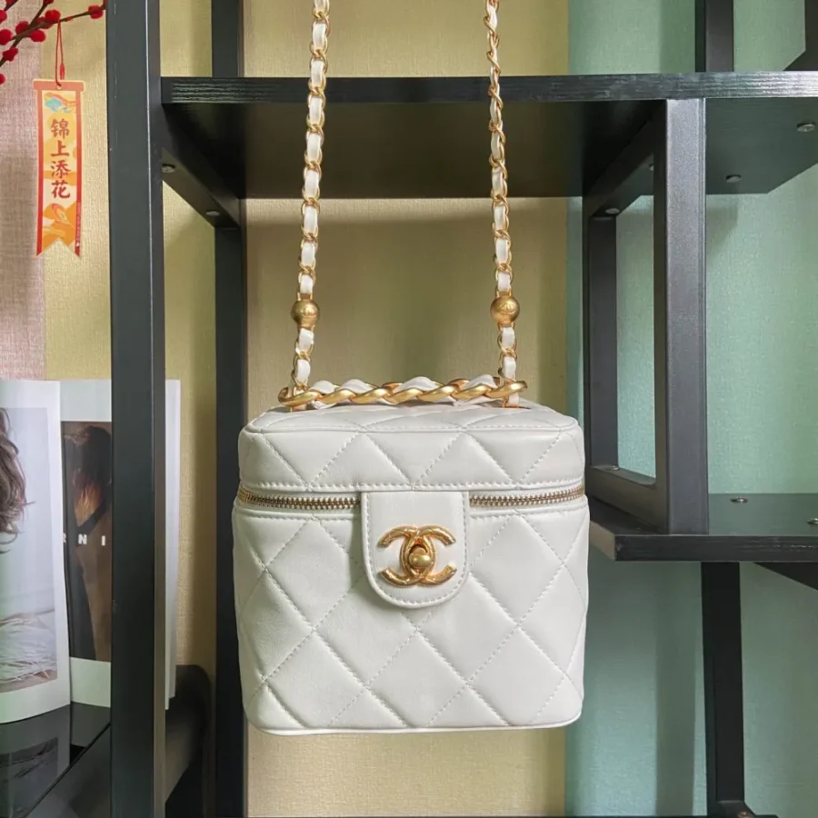 CHANEL size 16.5/16.5/15
