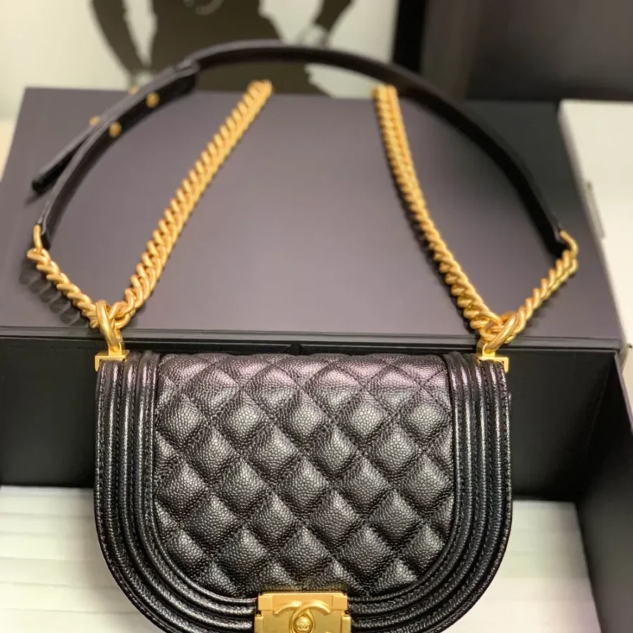 Size: 18x12.5x6cm