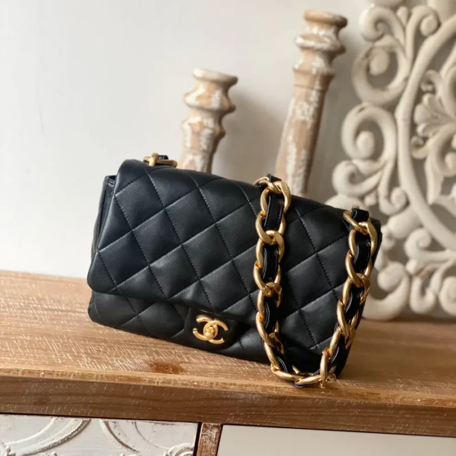 Chanel chain bag Style number: 3215