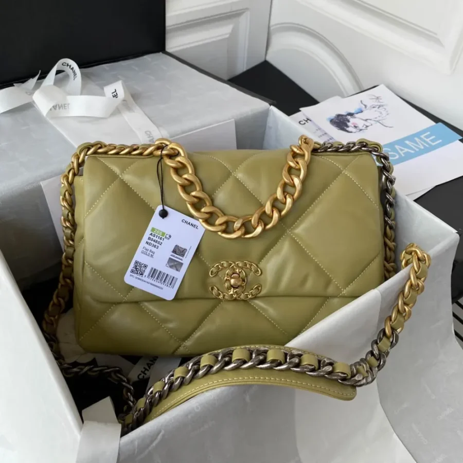 Chanel Size: 19cm Style: 81225 White