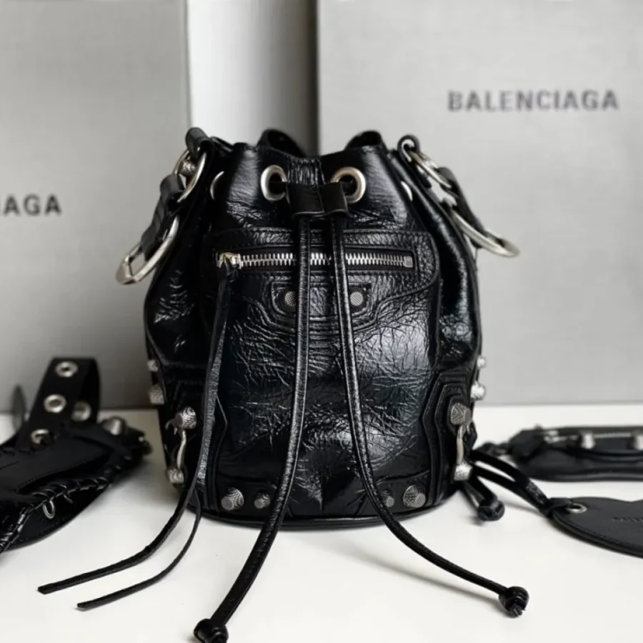 Size:9104 Size:15*19.8*17.8cm