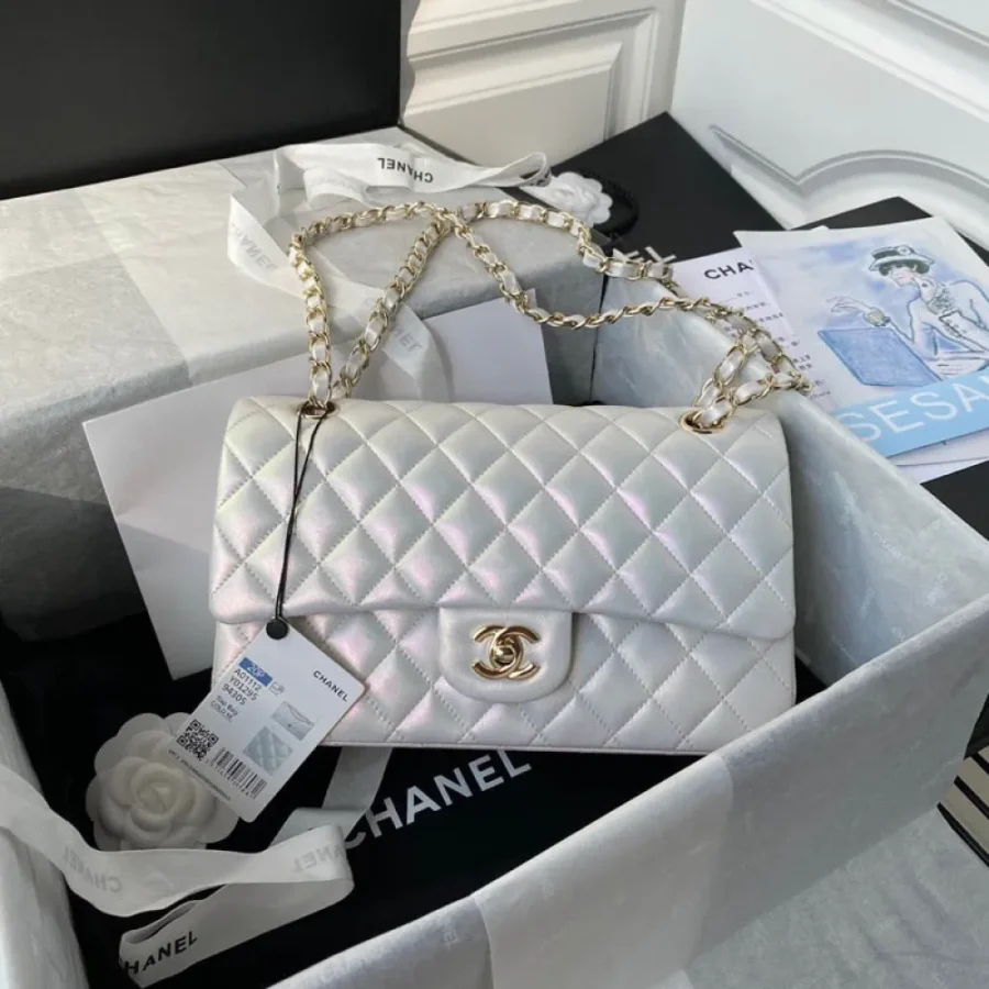 Simple Pearl White Model: A0111221SS Size: 25.5cm