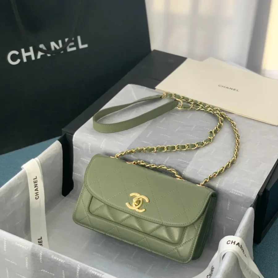 CHANEL Model: AS2742: Size: 19X10.5X4.5Cm