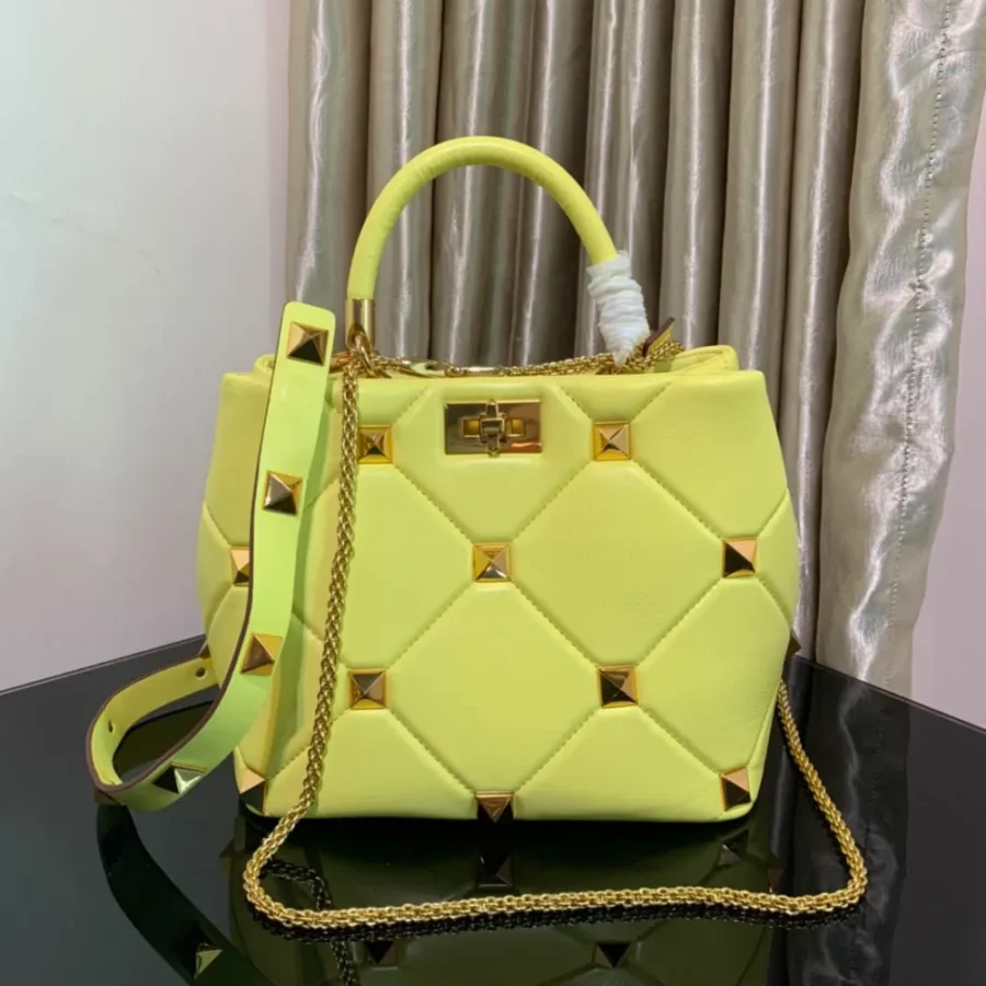 Valentino Model:0097L Size:25x 23x 16cm