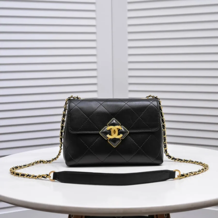 CHANEL retro bag size: 22*7.5*14cm