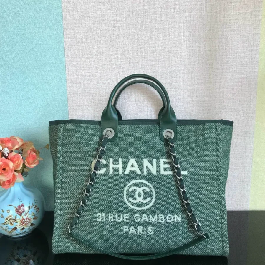 CHANEL Model: 66941 Size: 38X32X18CM
