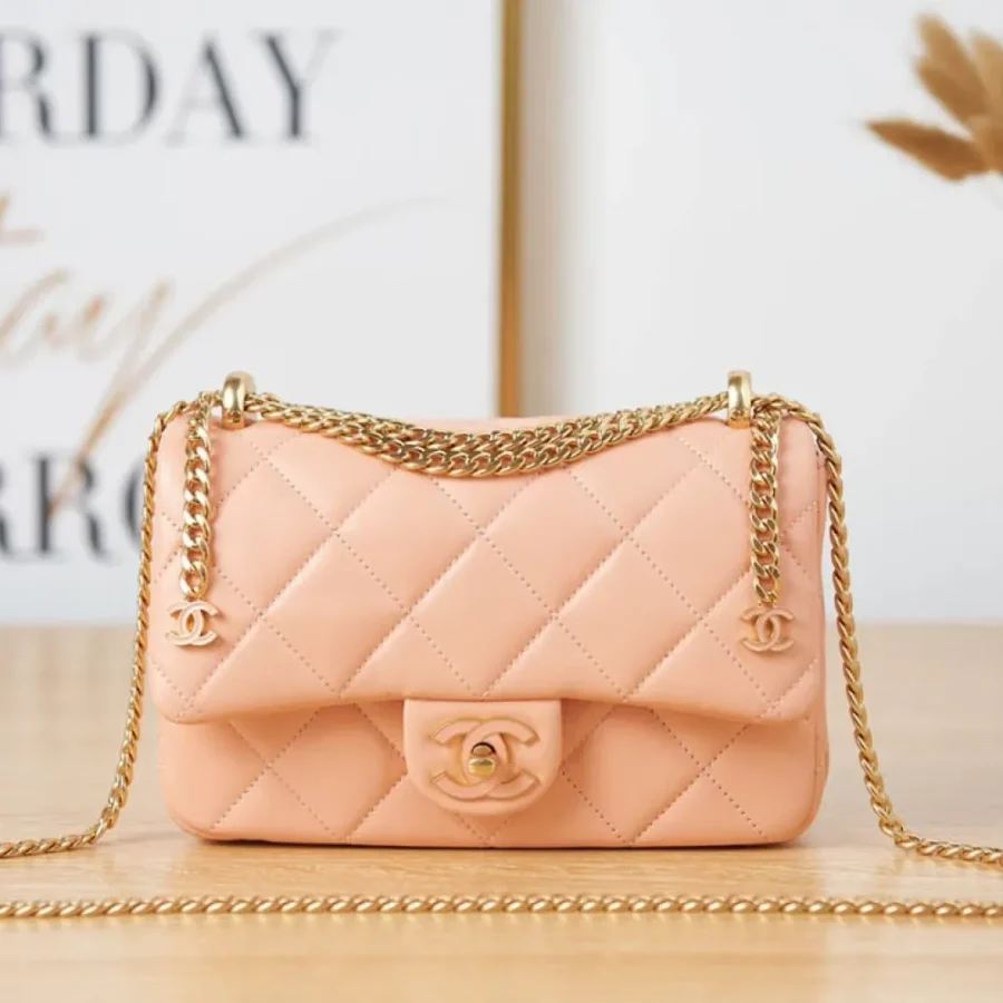 Chanel One Shoulder Crossbody Model Number: AS3114 Size: 16-22-7cm