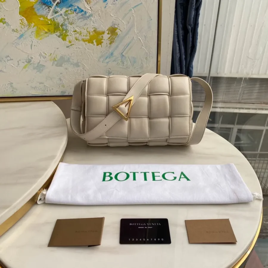 BV Cassette Pillow Bag Size: 26x18cm White