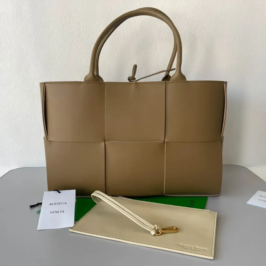 BV Leather: lambskin