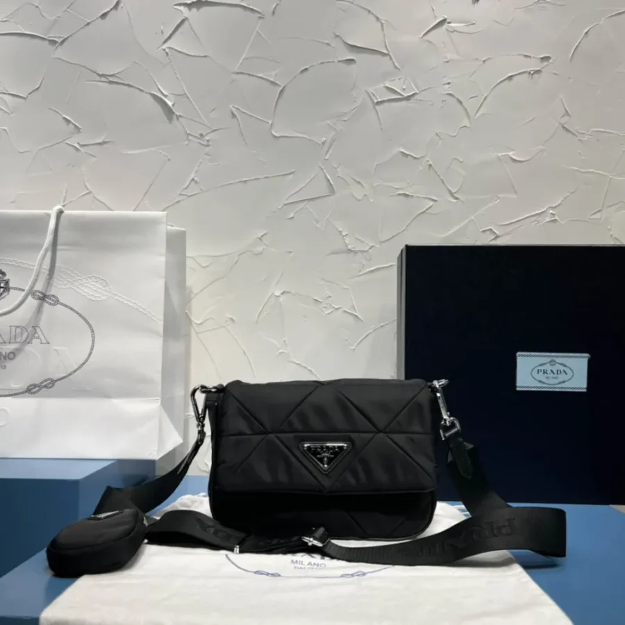 Prada Crossbody Bag Size: 21x16cm 1BD292