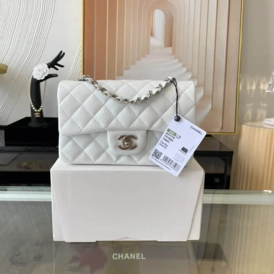 Light Silver Metal Bag Size: 20cm Ident No.: 01116