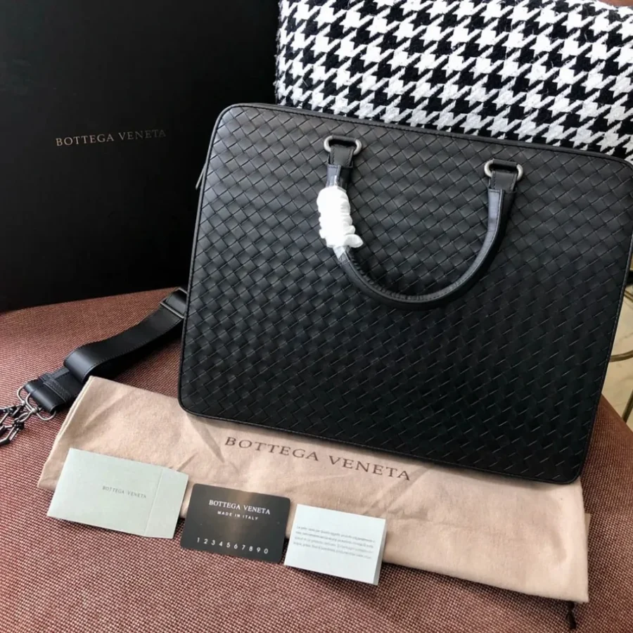 BV Briefcase Size: 39cm Black