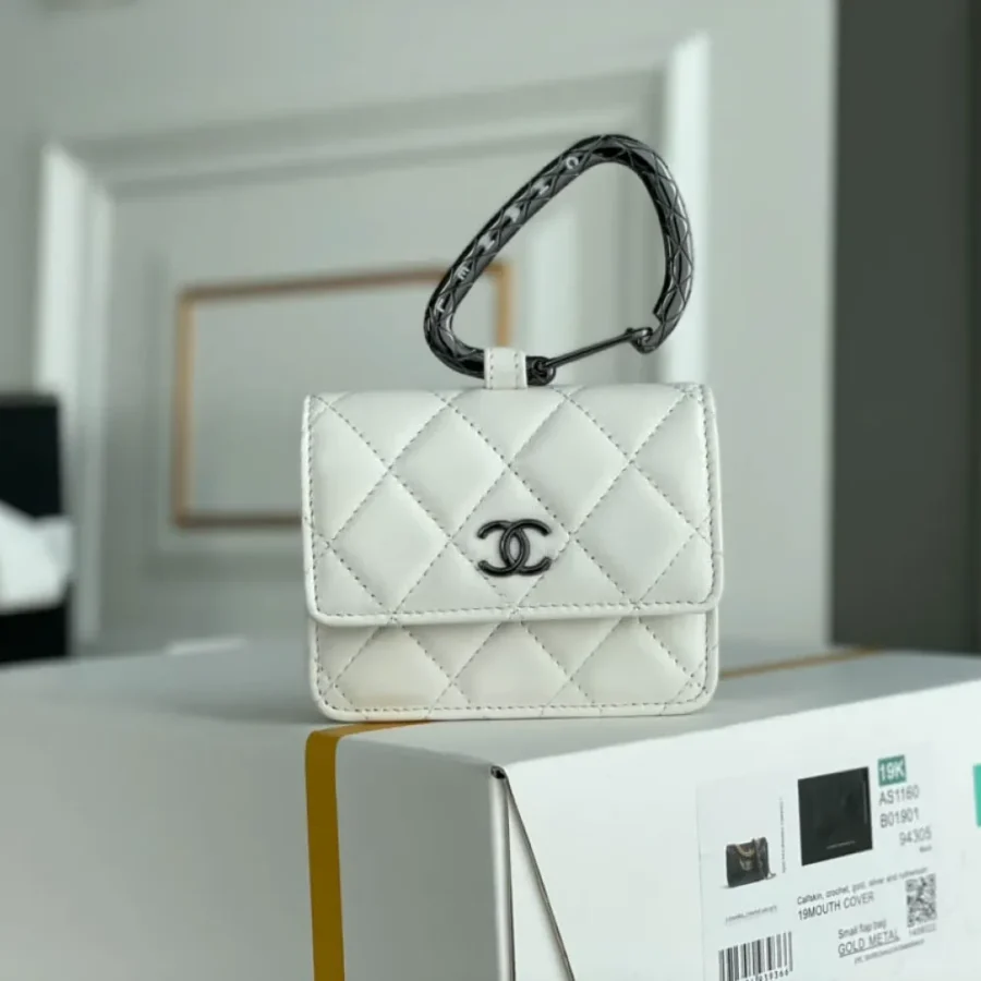 Lambskin Size: 9cmx11cmx3.8cm