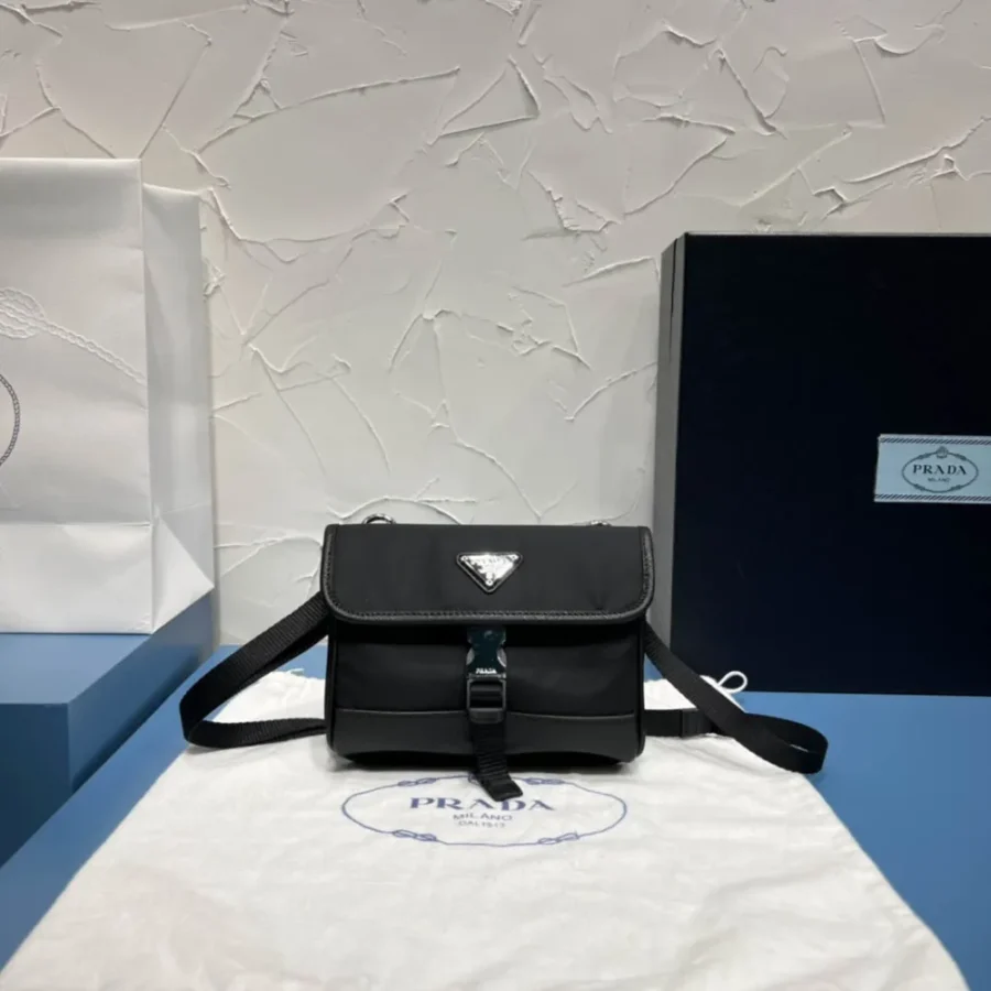 Prada Messenger Bag Size: 18x14cm 2ZH108