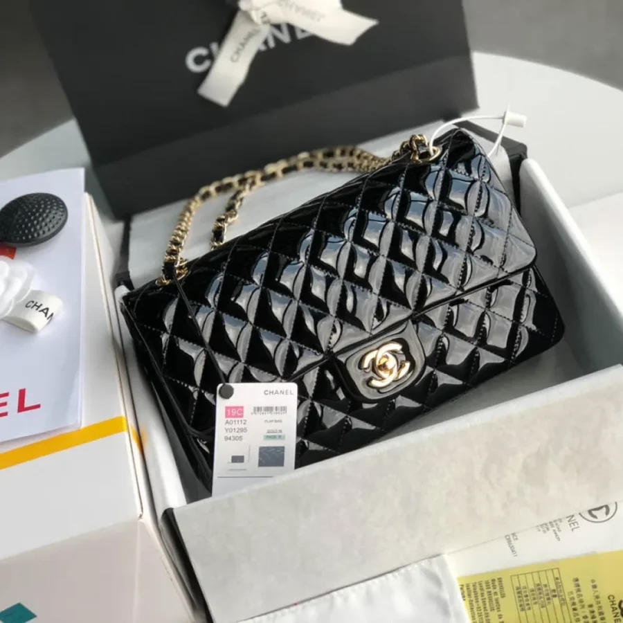 Chanel patent leather pouch size:25.5cm Ident No.: 1112