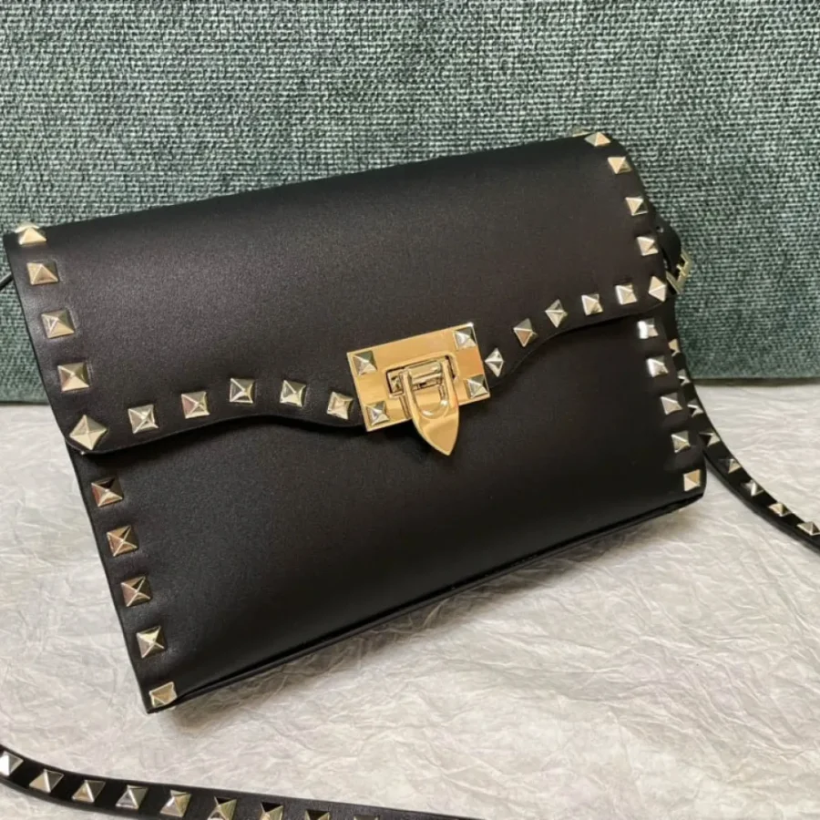 Valentino model: 0181 size: 22.5*5*16cm