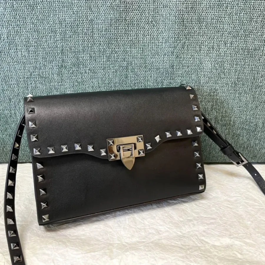 Valentino model:0181 size:22.5*5*16