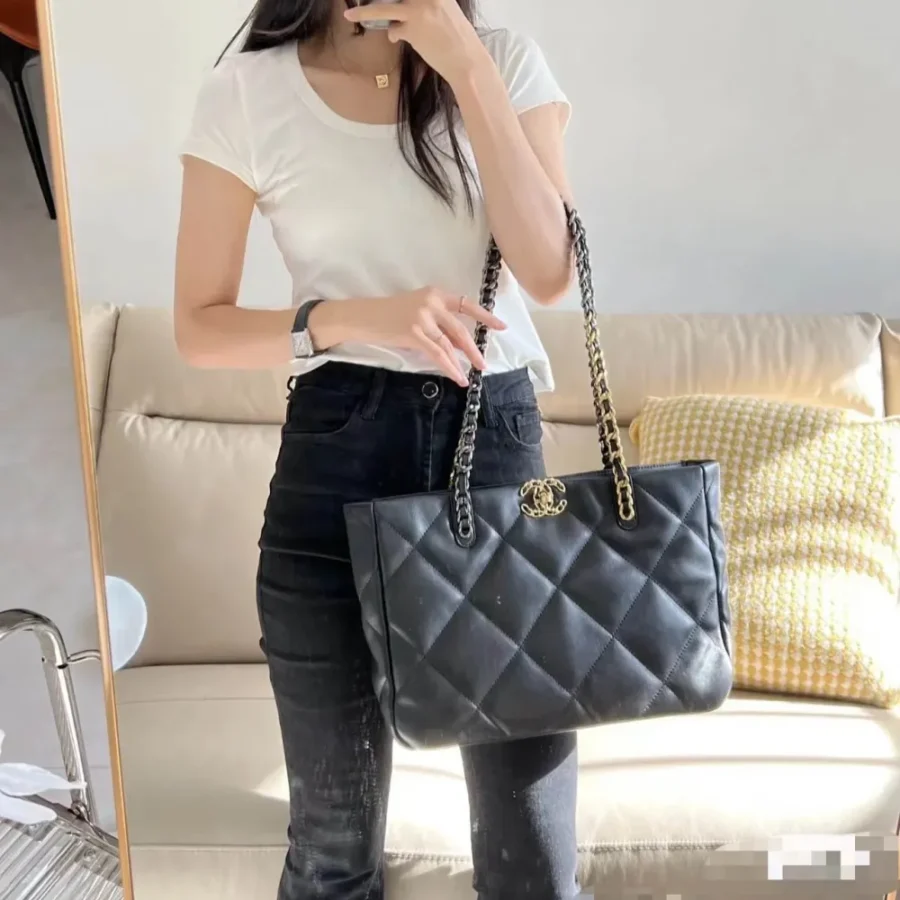 Lambskin Model: AS3519 Size: 30*37*10cm