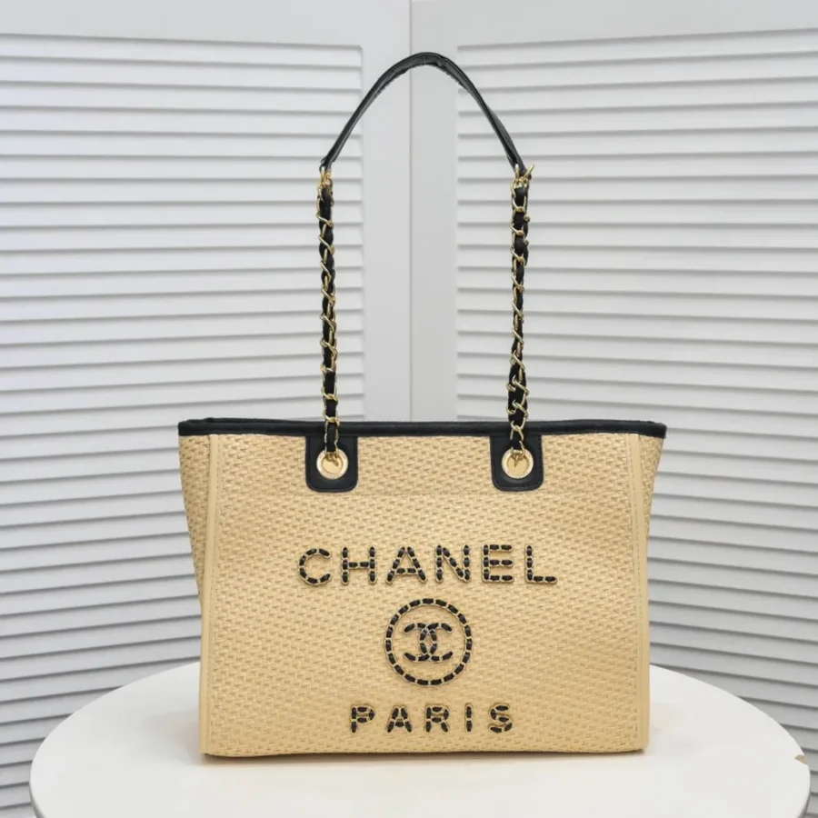 Chanel Size: 33*28*18cm Model Number: 67001