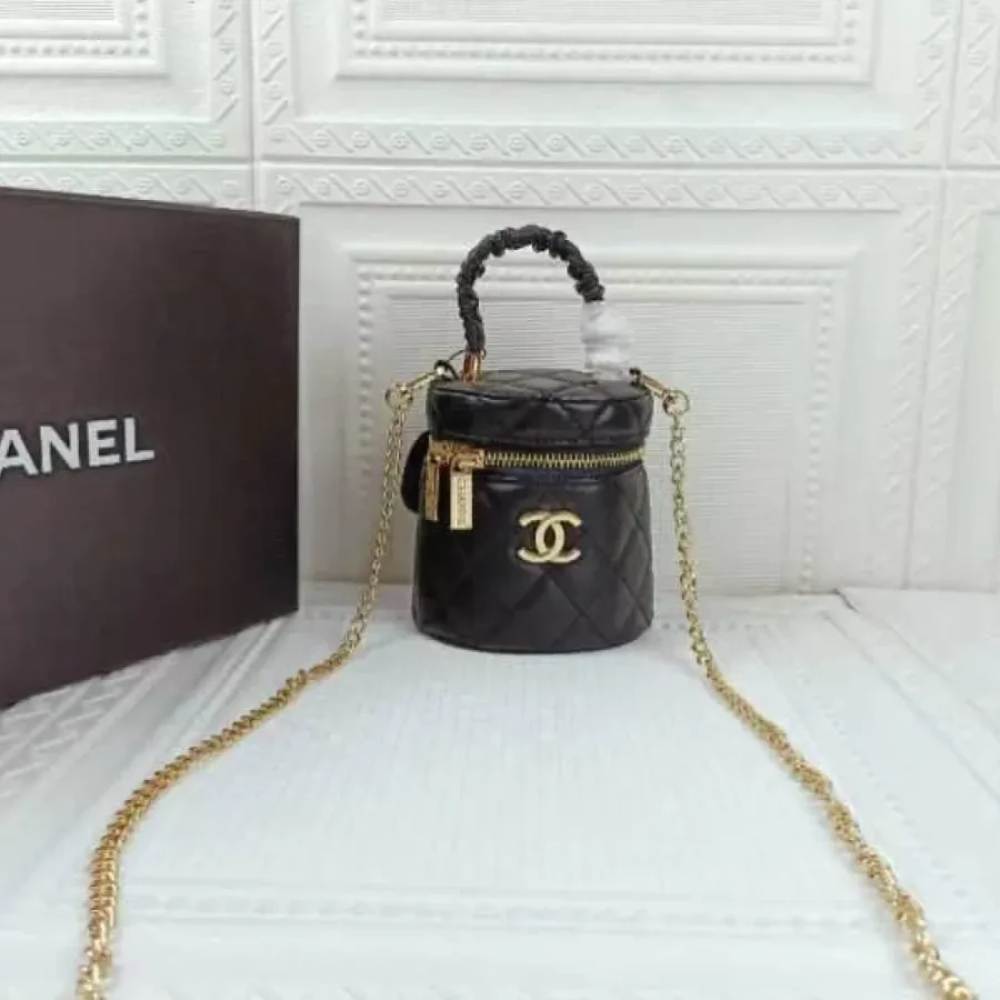 Chanel Vintage Cosmetic Bag Size: 12x11cm, Style: 212