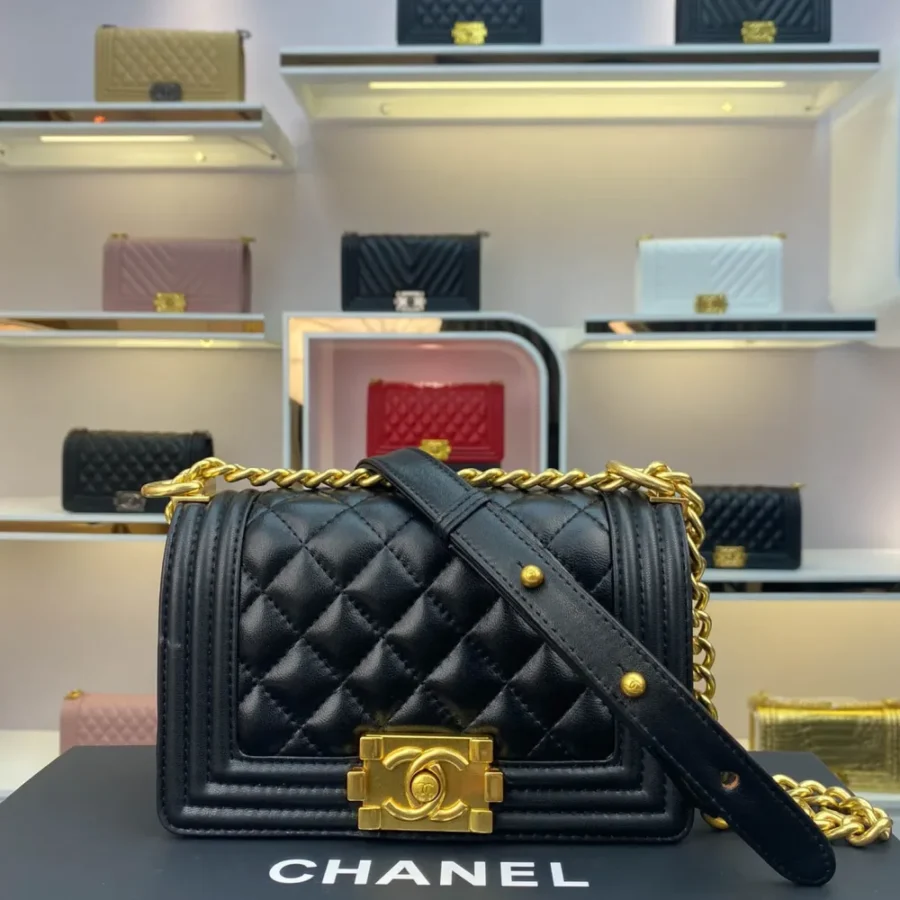 Gold Buckle Calfskin Size 20*12*7cm Model Number: 67085