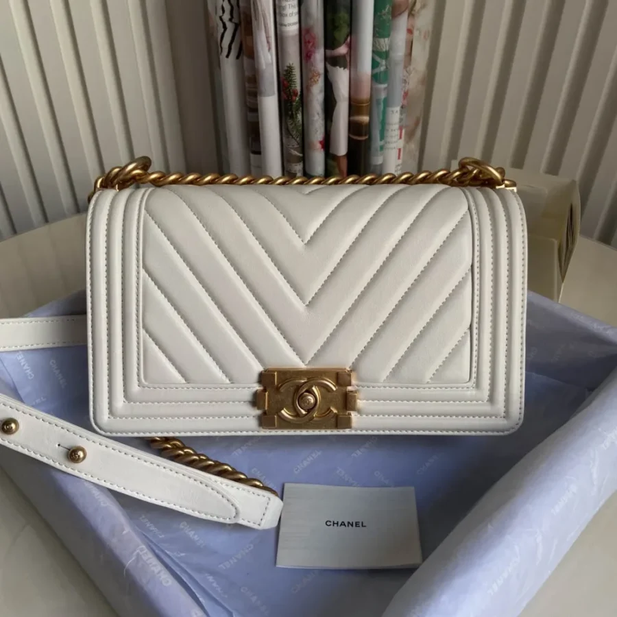 Chanel size: 25x15x9cm