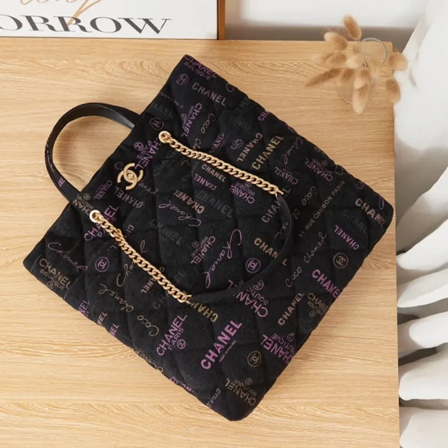 CHANE size: 51x43x3cm