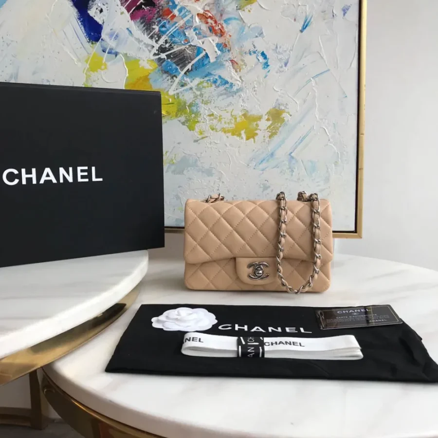 Lambskin Small Bag Size:20X13x7cm Model: 1116