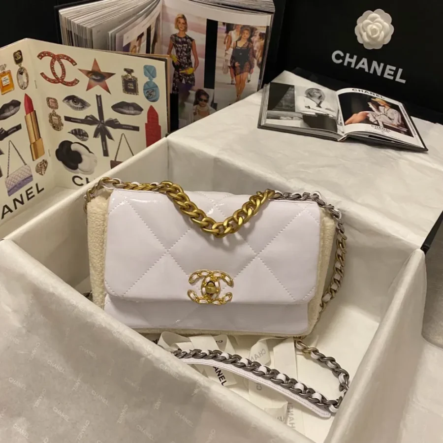 Pillow Bag White Lamb Size: 26169cm Model No. As1160