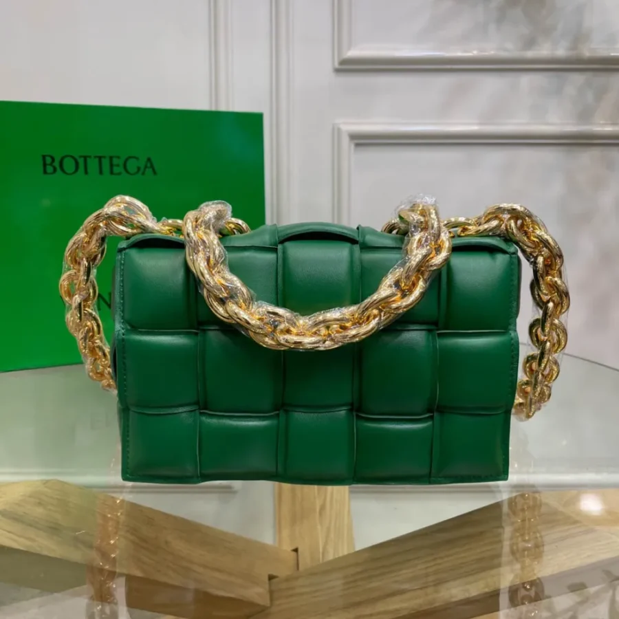 BV Chain Bag Size: 26x18cm Racing Green