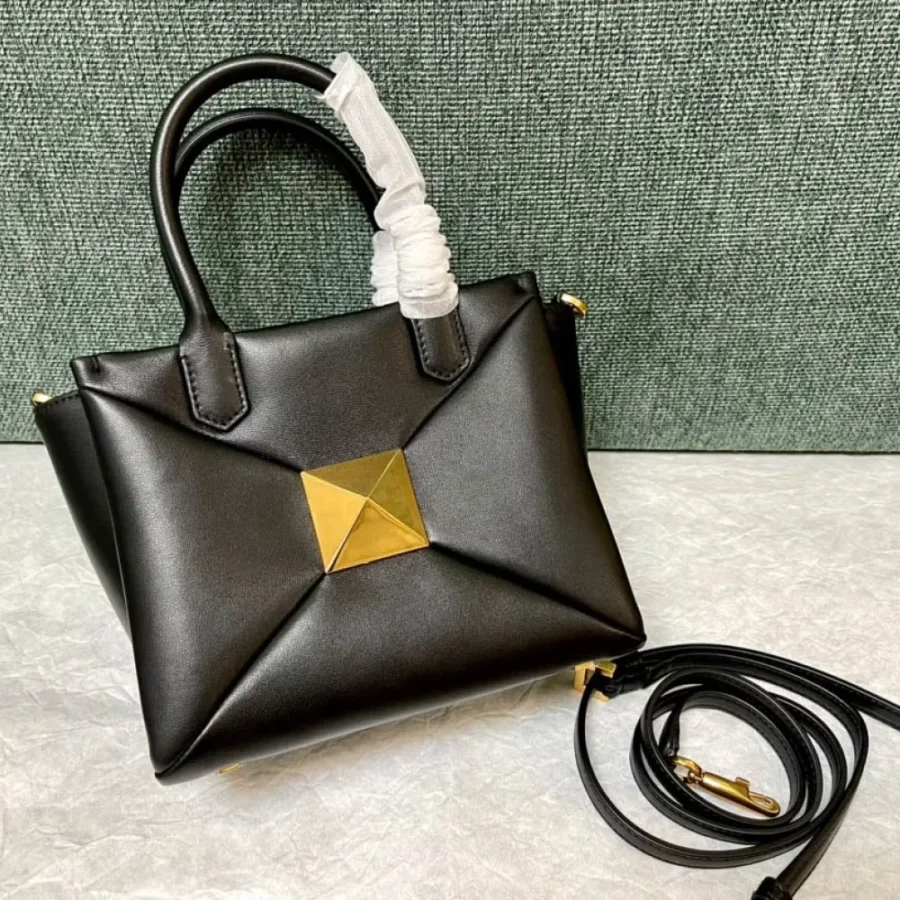 Valentino Model:1186 Size:18.5 x15x11cm
