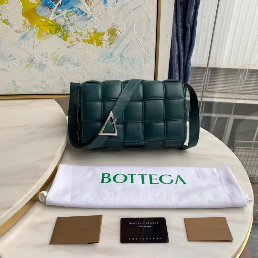 BV Cassette Pillow Bag Size: 26x18cm Dark Green