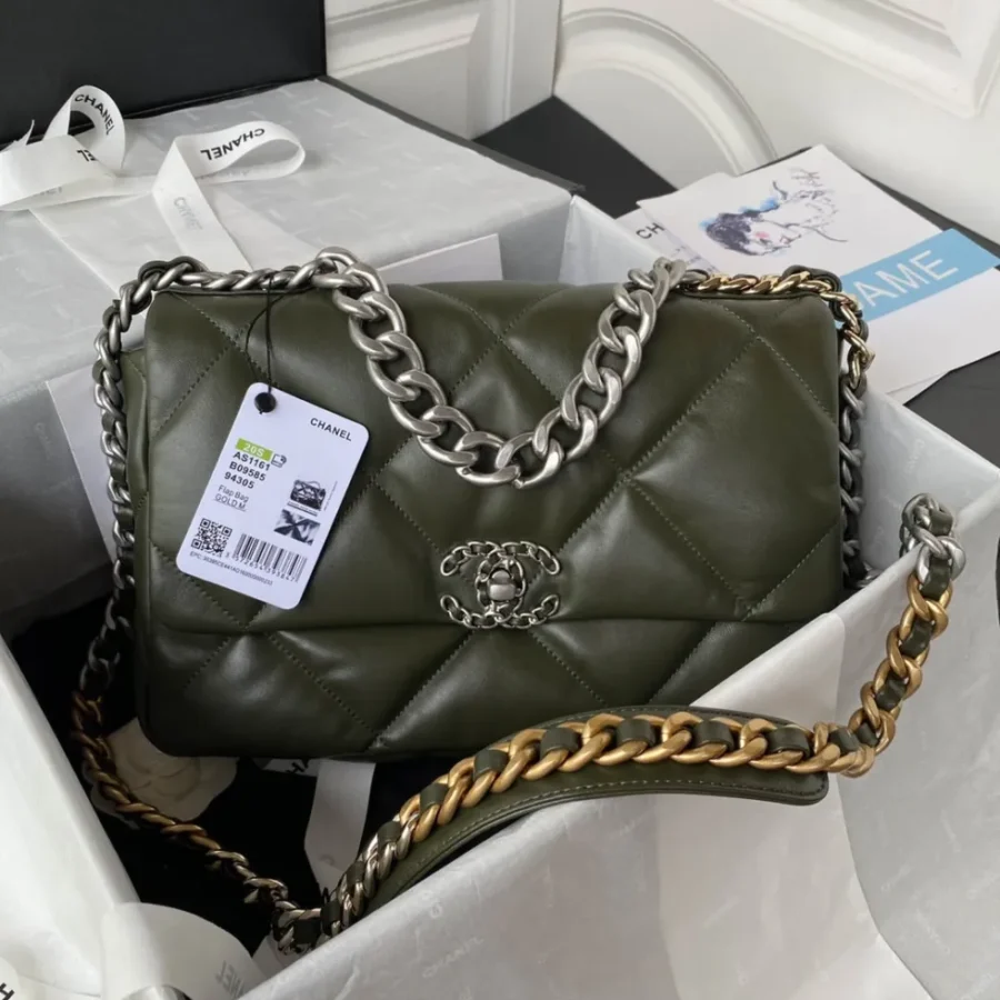 Chanel Size: 19cm Style: 81225 White