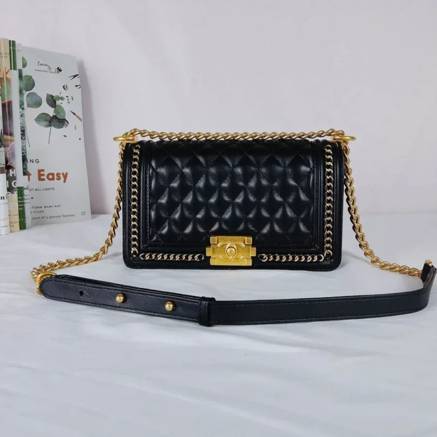 Lambskin Size: 25*16*9cm Style: 67086-2