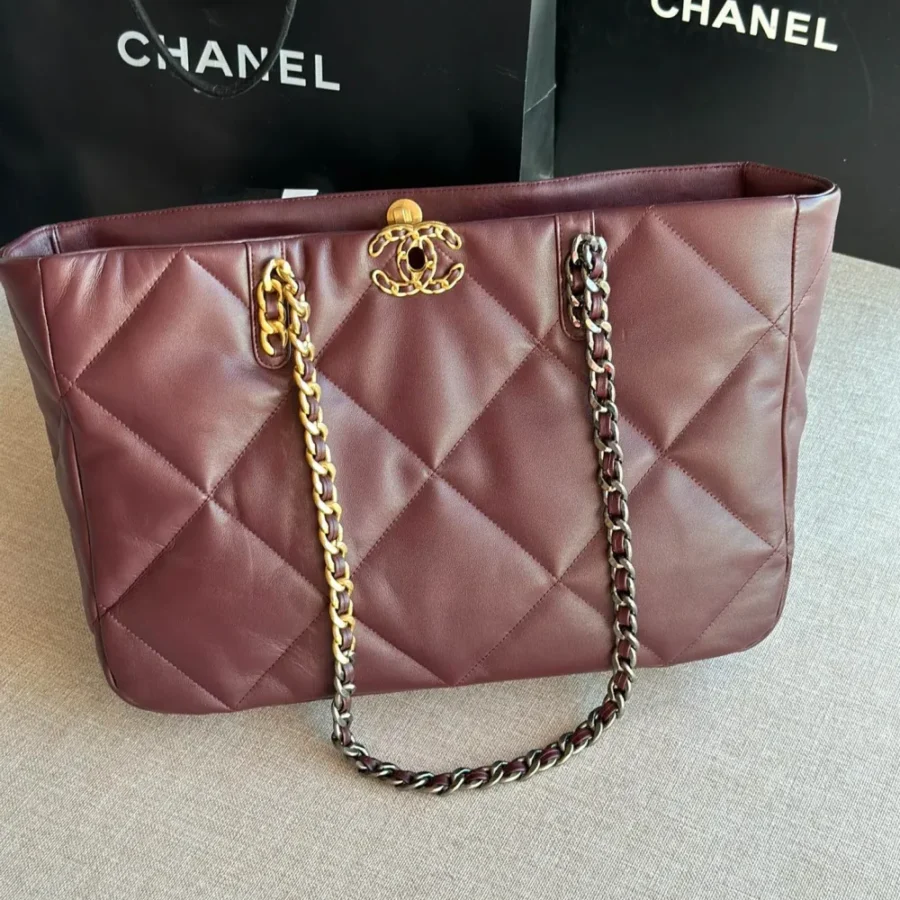 CHANEL lambskin Model: AS366# Size: 24 X41 X10 cm