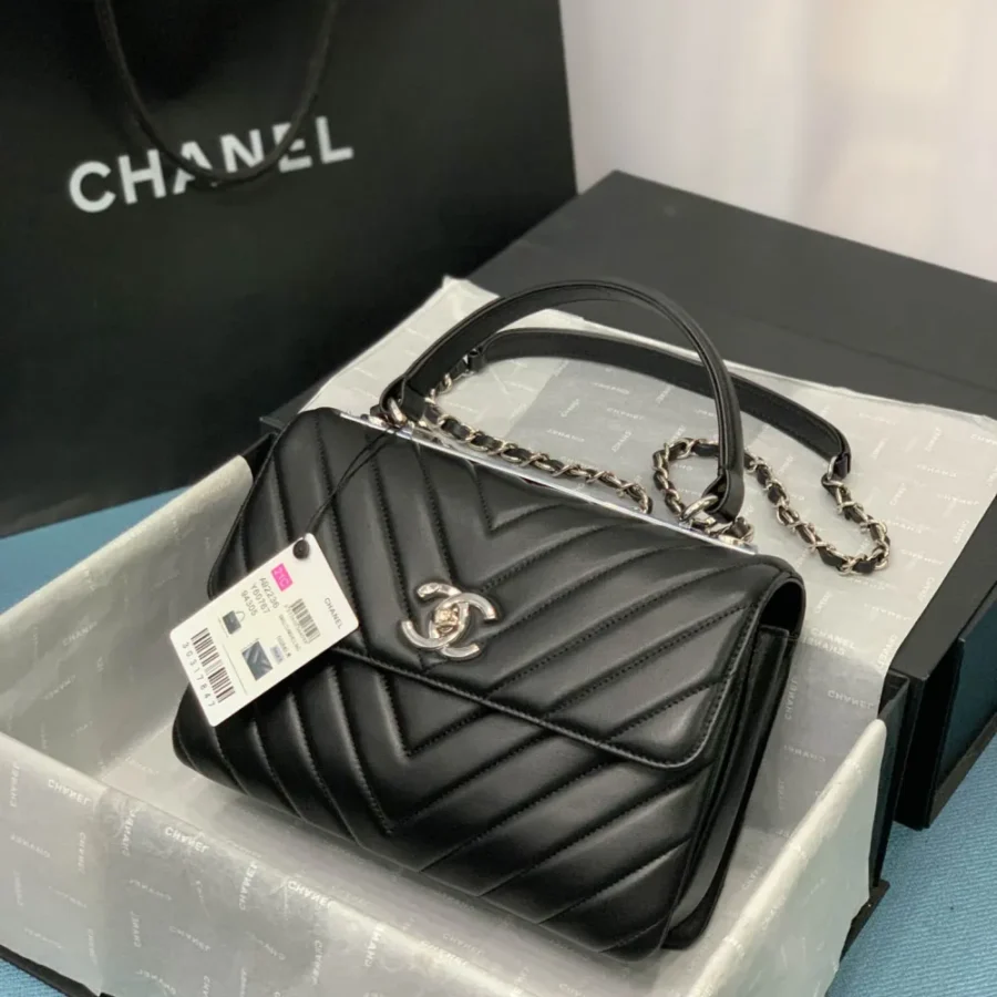 CHANEL lambskin Model: 92236 Size: 25Cm
