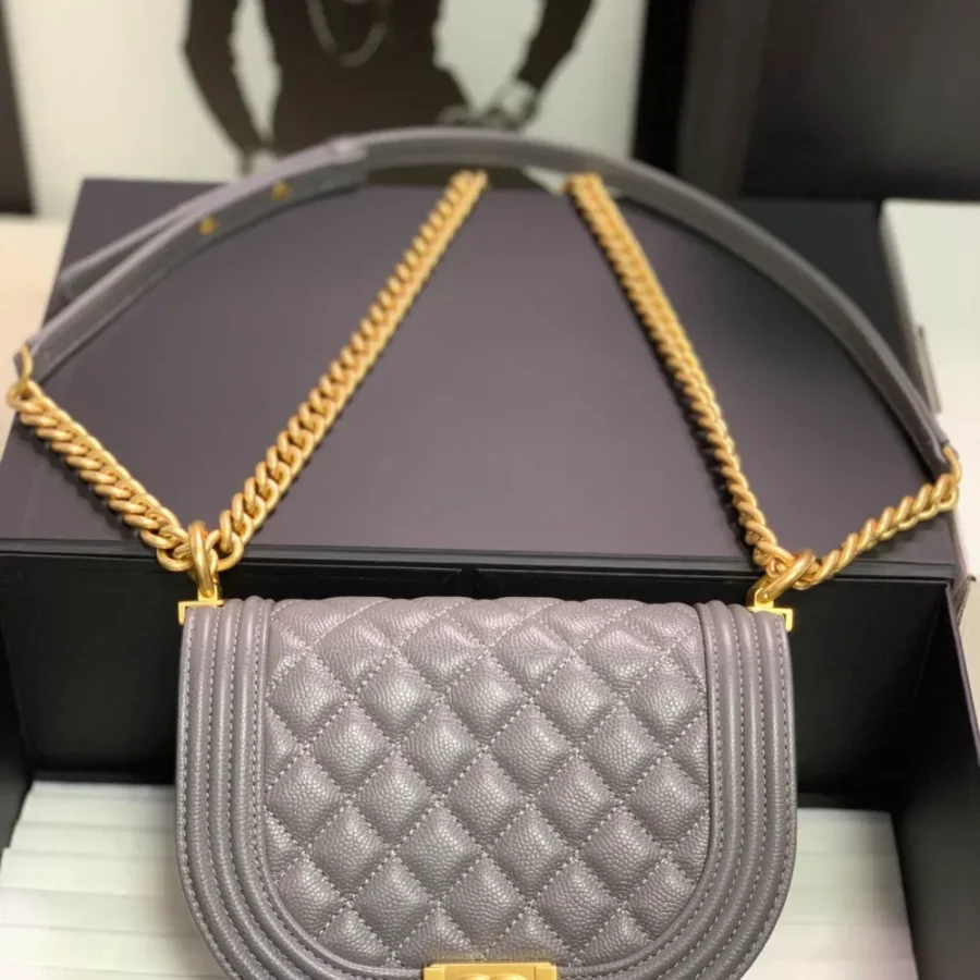 Size: 18x12.5x6cm