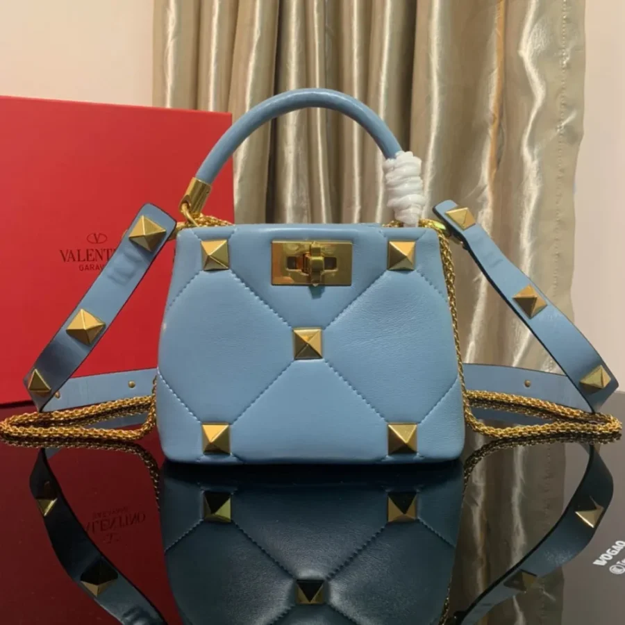 Valentino Size: 20 x 15 x 9 cm Model: 0097