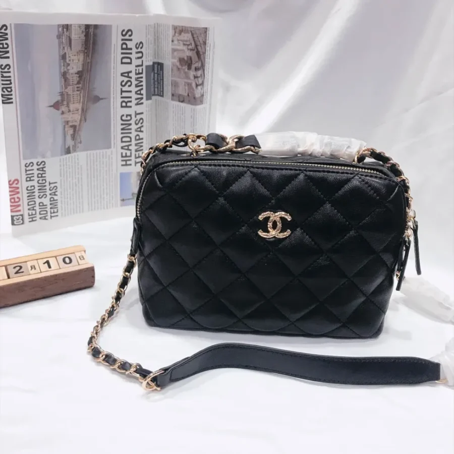 Chanel lambskin Size: 23x15cm Style: 1015